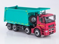 Масштабная модель 1:43 Четырехосный самосвал-углевоз 8х4 КАМАЗ-65801 Т5, кабина К4, красный, зеленый, Автоистория (АИСТ)