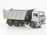 Масштабная модель 1:43 Трехосный дорожный самосвал 6х4 КАМАЗ-6520, ранний, светло-серый, Автоистория (АИСТ)