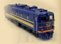 Масштабная модель 1:87 Советский тепловоз ТЭП10 "Стрела", синий, с журналом №5, перевыпуск 2026 г. (Наши Поезда. Modimio)