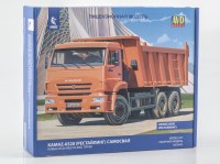 Сборная модель 1:43 Трехосный строительный самосвал 6х4 КАМАЗ-6520, рестайлинг (AVD Models)