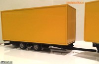 Сборная модель 1:43 Двухосный низкорамный изотермический прицеп-фургон на шасси МАЗ-837310-1010 (Клен)