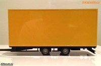 Сборная модель 1:43 Двухосный низкорамный изотермический прицеп-фургон на шасси МАЗ-837310-1010 (Клен)