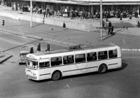 Масштабная модель 1:43 Советский троллейбус ЗиУ-5Г с журналом №83 (Наши Автобусы. Modimio)