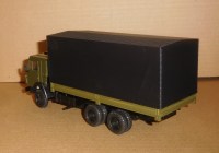 Сборная модель 1:43 Бортовая платформа с тентом для трехосного грузовика Камский-53215, двухосного прицепа из Нефтекамска-8332 (Клен)