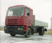 Масштабная модель 1:43 Опытный бортовой грузовик с перспективной кабиной КамАЗ-5315М (AVD Models, смола)